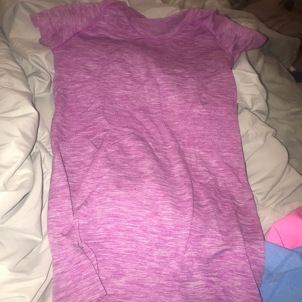 Super cute and comfy Lululemon tee.
